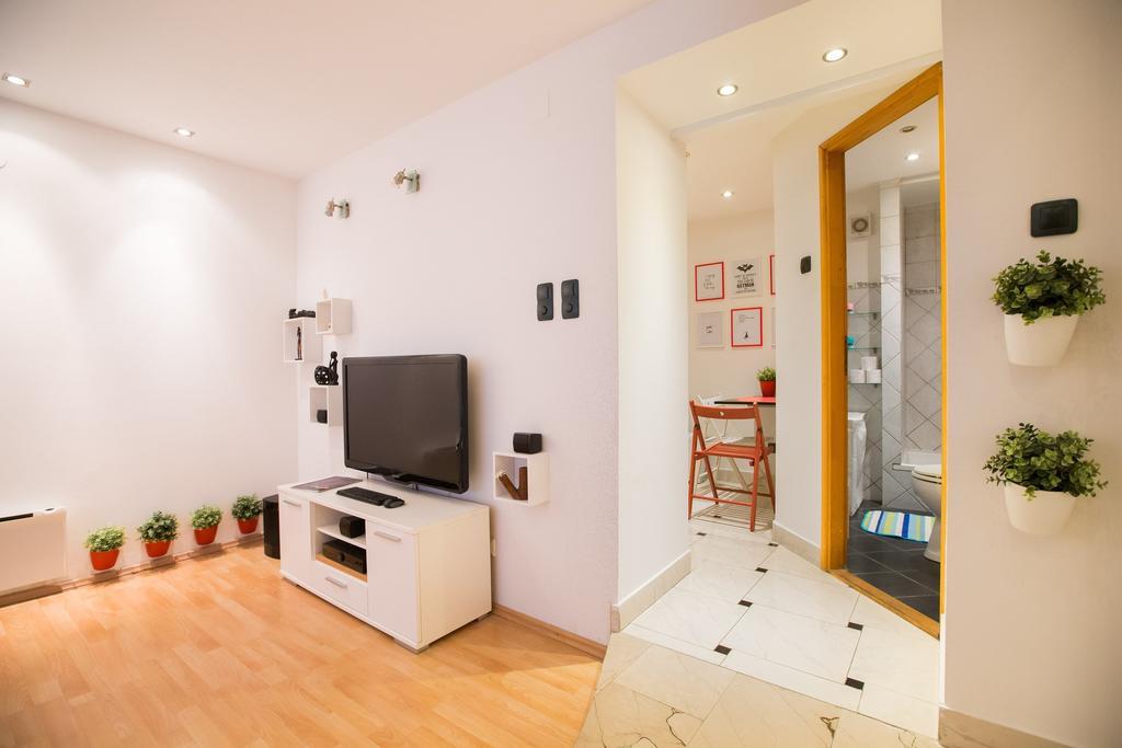 Eazzynight Center Apartment Zagreb Oda fotoğraf