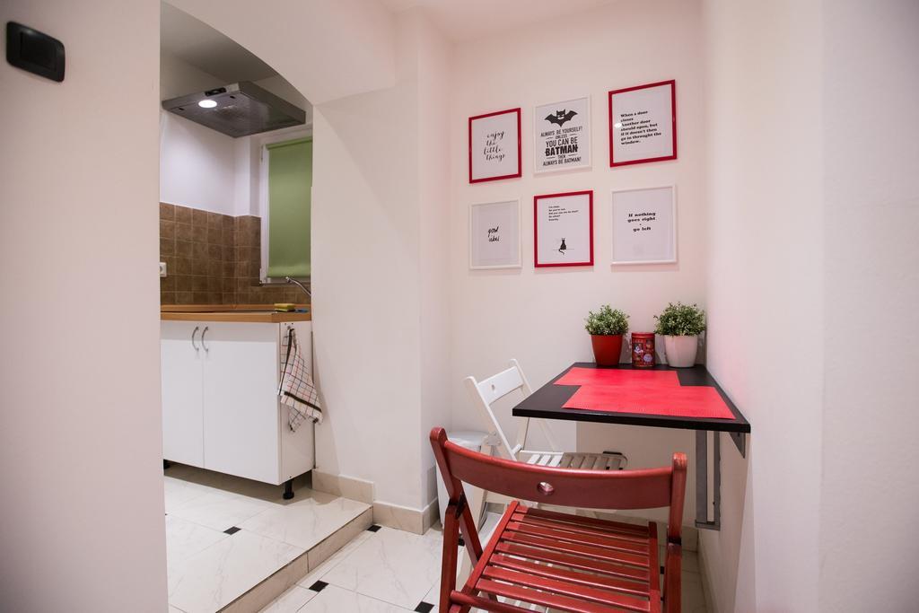 Eazzynight Center Apartment Zagreb Oda fotoğraf